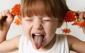 孩子人来疯怎么办,需要强行制止吗？