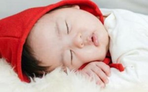 孩子迟迟不与爸妈分床睡危害大