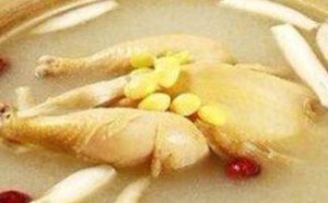 产妇坐月子不宜着急吃老母鸡 4类食物坐月子千万不能吃