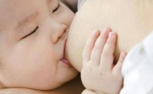 母乳喂养能让宝宝面部协调发育 让孩子长得更均衡更好看