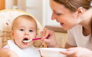 父母必看！喂养宝宝最容易犯的18个糊涂之举