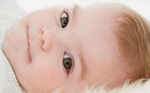 母乳治眼疾、湿疹偏方不靠谱 当心害了宝宝