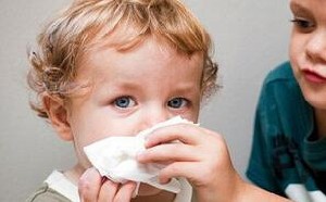 婴儿过敏性鼻炎的症状表现及治疗方法 婴儿过敏性鼻炎的症状表现及治疗方法