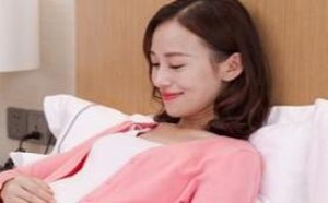 胎儿在妈妈肚子里都干啥？原来生活得这么有趣