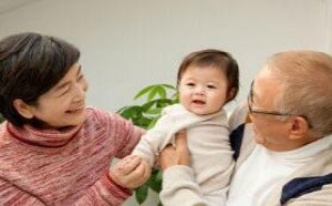 带孩子是父母的责任,别再挑剔与抱怨老人的不是！