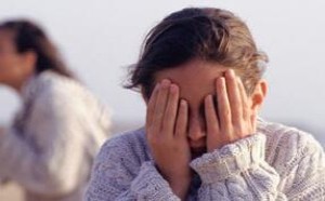 警惕！父母的心理暴力导致了孩子自卑