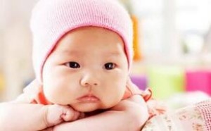 宝宝小便发黄是怎么回事啊？