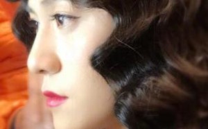 秦俊杰变身民国小姐 波纹长发红唇妖娆艳俗 秦俊杰变身民国小姐 波纹长发红唇妖娆艳俗