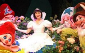 经典童话剧《白雪公主与七个小矮人》剧情介绍 经典童话剧《白雪公主与七个小矮人》剧情介绍