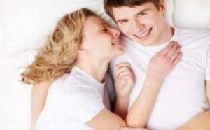 做爱时阴道里流出白色粘稠的类似浆糊的东西是什么？