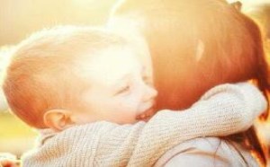 宝宝爱撒娇闹腾怎么办