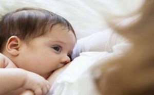 喂奶疼痛怎么回事?可能是哺乳姿势不正确 喂奶疼痛怎么回事?可能是哺乳姿势不正确