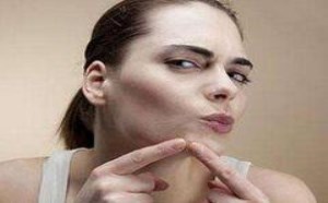 下巴长痘痘是什么原因引起的