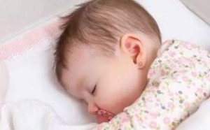 婴儿到底要不要睡枕头，什么时候用枕头好