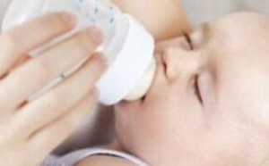 婴儿为什么会吐奶 吐奶的原因分析