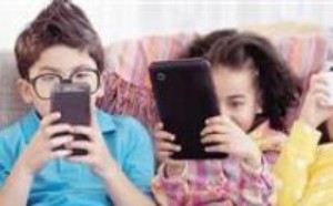 孩子爱玩手机怎么办 手机成瘾的解决方法