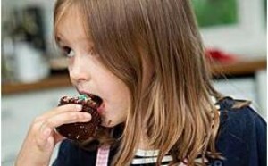 别在给孩子吃这些食物 会影响眼睛健康 别在给孩子吃这些食物 会影响眼睛健康