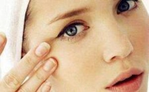 脸上长斑是什么原因引起的