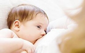 母乳喂养宝宝的正确姿势和步骤