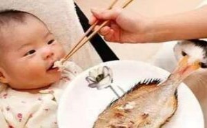 鱼刺卡在喉咙怎么办 如何处理方法 鱼刺卡在喉咙怎么办 如何处理方法