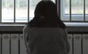 十二岁女孩被迫卖淫 被男人强插30余次