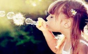 吹泡泡的水是怎么做的?泡泡水的制作方法 吹泡泡的水是怎么做的?泡泡水的制作方法