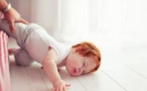 宝宝摔到头什么情况下需立即就医