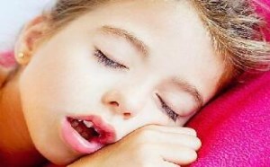 嘴呼吸小心毁容!宝宝用嘴呼吸的原因分析 嘴呼吸小心毁容!宝宝用嘴呼吸的原因分析