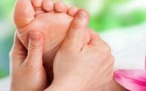 脚底脱皮是怎么回事 原因分析 脚底脱皮是怎么回事 原因分析