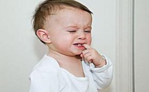 宝宝声音嘶哑是什么原因引起的