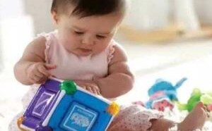 判断宝宝智力发育是否迟缓的标准