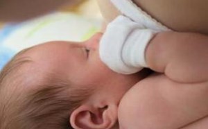 新生儿宝宝多久喂一次奶喂多少毫升