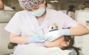 隔代带娃或成孩子“双排牙”高发原因之一