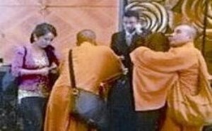 美女找色和尚开光 被色和尚性交并同居十多天