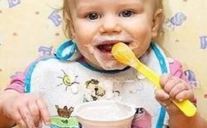 研究发现酸奶含糖量过高 易导致儿童肥胖蛀牙等问题