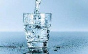 人一天到底需要喝多少毫升水