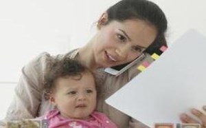 吃饭时看电视手机等电子产品伤肠胃 一定要避开