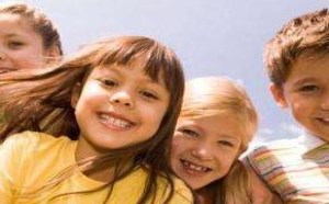 玩耍促进孩子语言和智力发展 请适当释放孩子的天性 玩耍促进孩子语言和智力发展 请适当释放孩子的天性