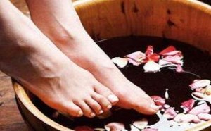 每天泡脚的好处及禁忌 每天泡脚的好处及禁忌