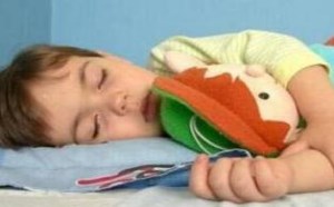 孩子睡眠不好危害大 四招提升孩子睡眠质量