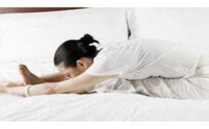 睡前做什么动作能暴瘦肚子和腰？