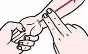 发烧搓哪个部位退烧快 推拿手法图