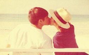 很甜很撩的句子_哄恋人开心的情话短句 