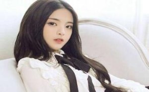 杨超越随地吐痰被质疑素质低 形象瞬间崩塌