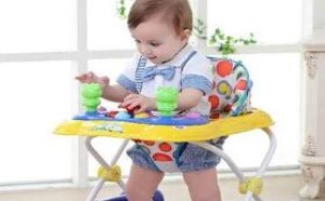 学步车对宝宝的危害 影响孩子的智力发育