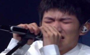 王源为哭道歉唱的是什么歌