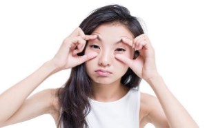 眼袋能消除吗？消除眼袋的方法